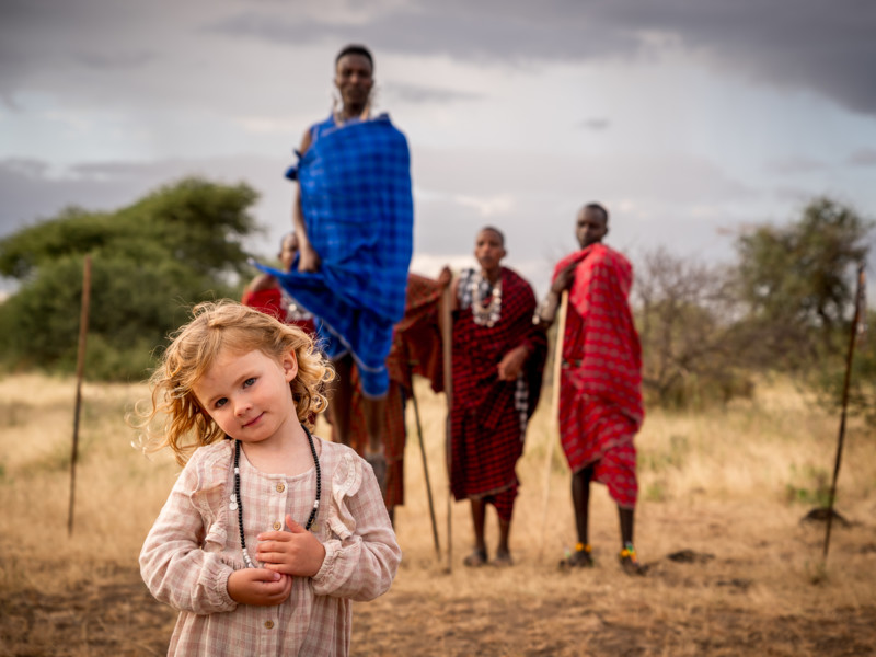 Barn och massajer i Massajland