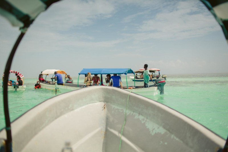 Båttur i indiska oceanen vid Zanzibars kust