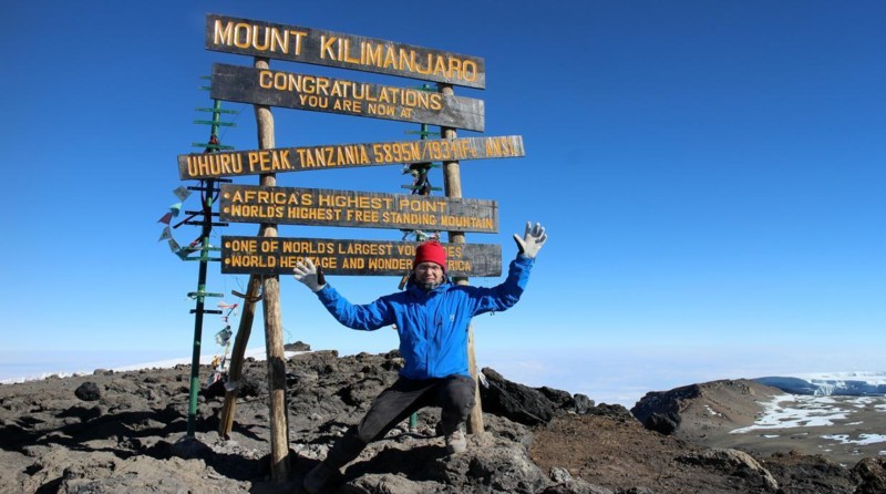 Vandrare på toppen av Kilimanjaro
